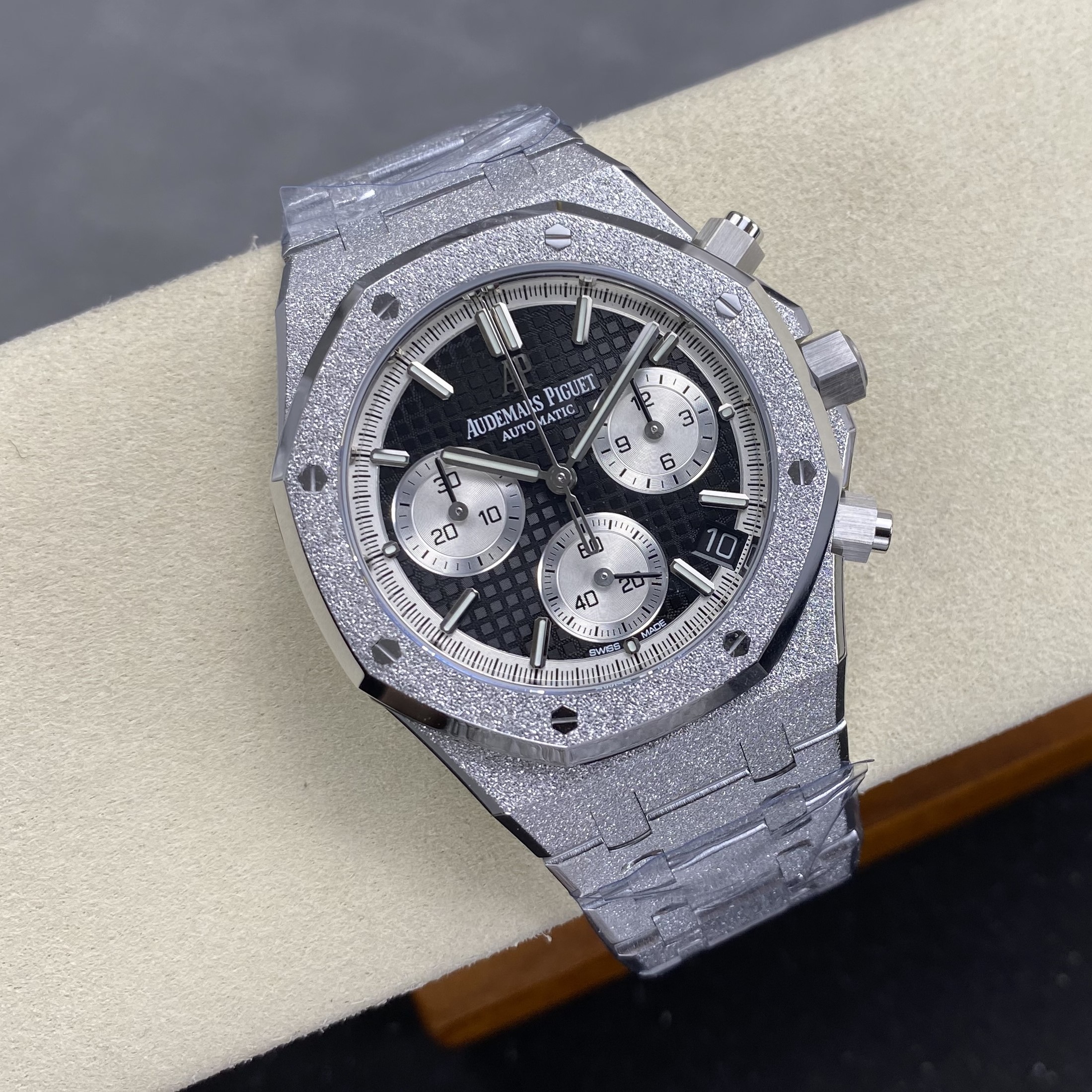 오데마피게 로얄오크 26240 크로노 프로스티드 네이비 Audemars Piguet Royal Oak