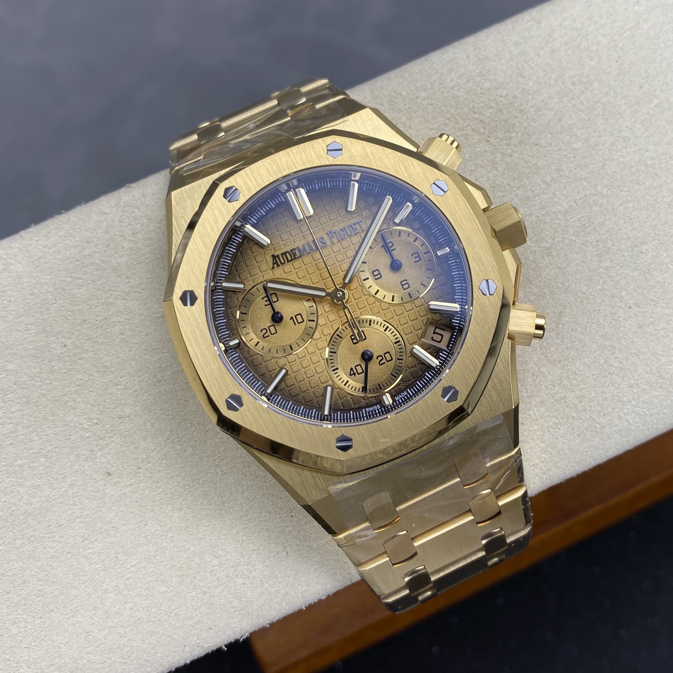 오데마피게 로얄오크 26240 크로노 옐로우골드 금통 스틸 Audemars Piguet Royal Oak